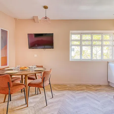 Apartment 2-bedroom Air-conditioned In The Heart Of 17th Paris