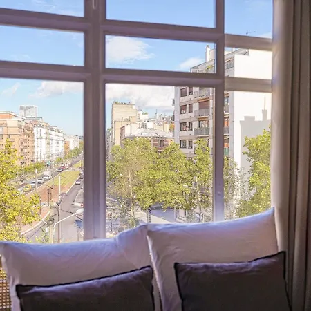 Apartment 2-bedroom Air-conditioned In The Heart Of 17th Paris