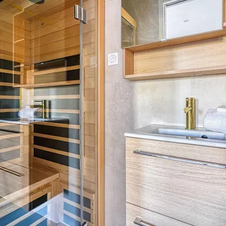 2-bedroom Air-conditioned In The Heart Of 17th Paris