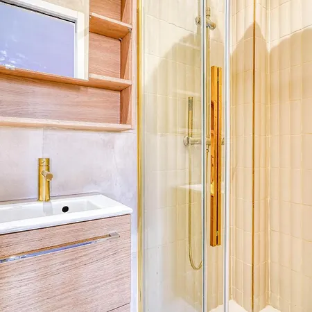 Apartment 2-bedroom Air-conditioned In The Heart Of 17th