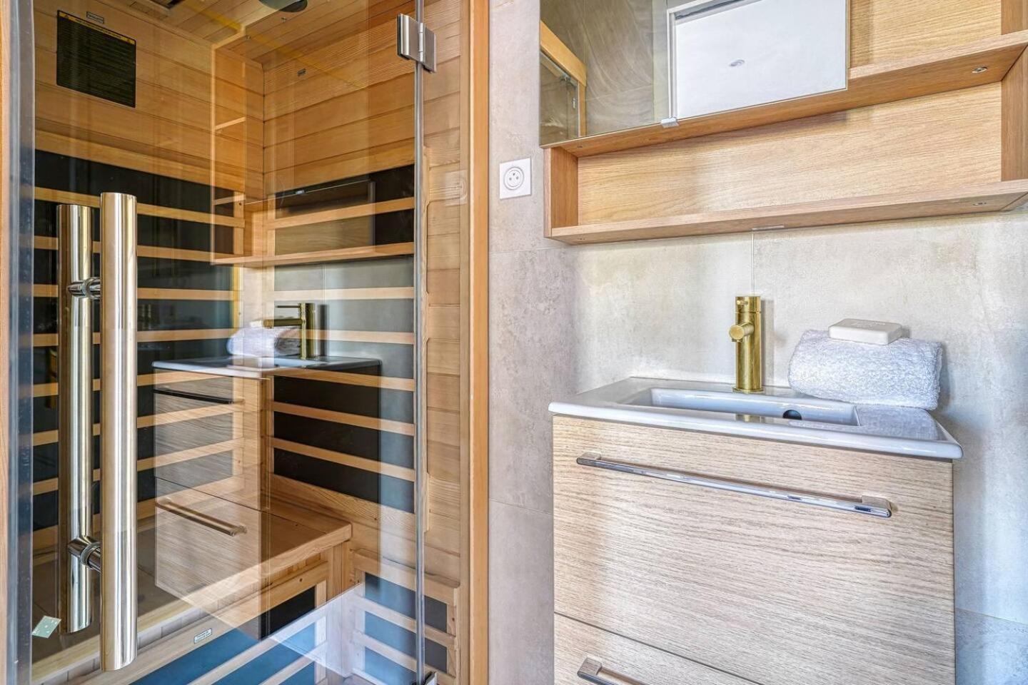 2-bedroom Air-conditioned In The Heart Of 17th Paris